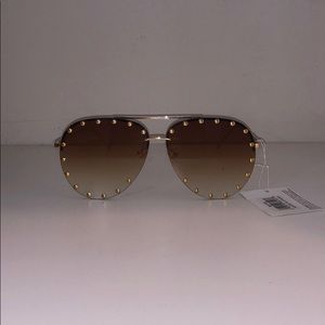 Fashion Eyewear Style teardrop with gold studs